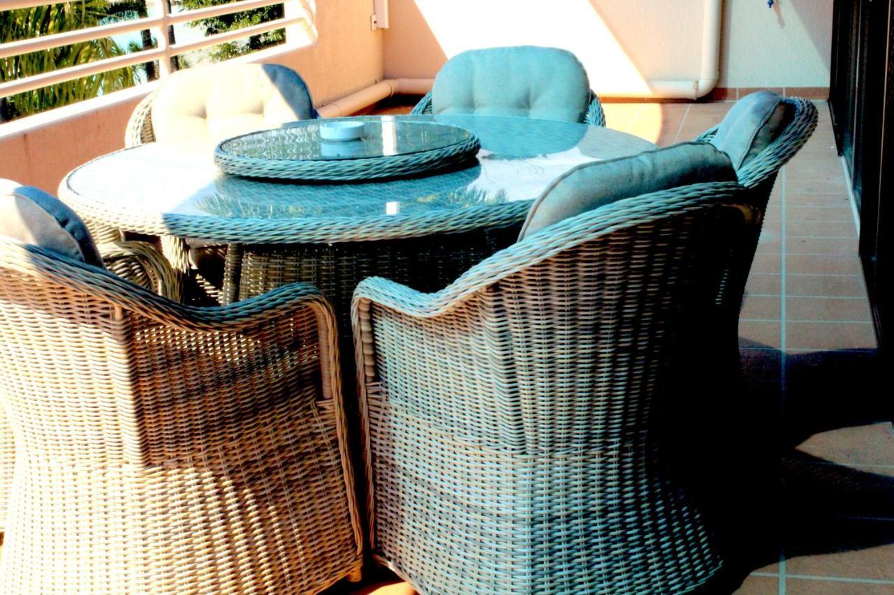 איירלי ביץ' Colonial Court Beachfront Motel & Holiday Stay מראה חיצוני תמונה
