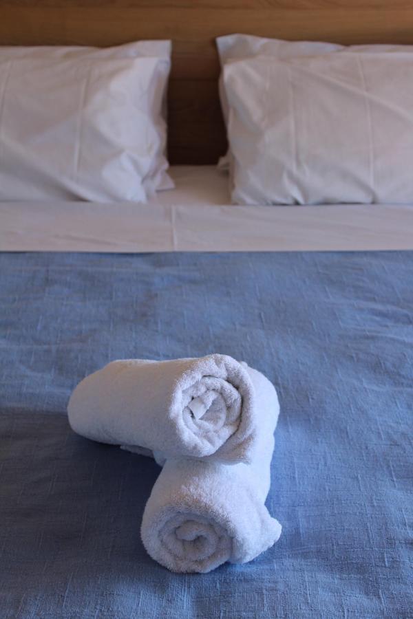 איירלי ביץ' Colonial Court Beachfront Motel & Holiday Stay מראה חיצוני תמונה