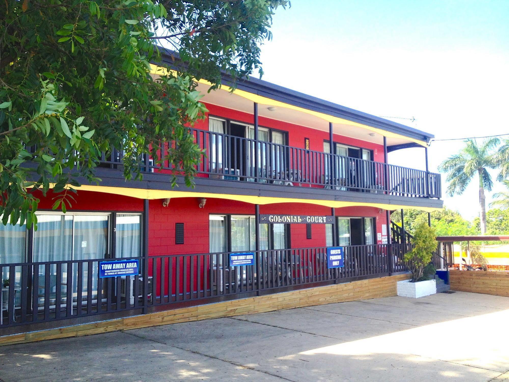איירלי ביץ' Colonial Court Beachfront Motel & Holiday Stay מראה חיצוני תמונה
